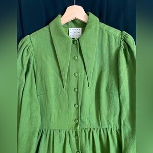 Robin dress by Hannah Kristina Metz, long pointed collar, amazing balloon sleeve